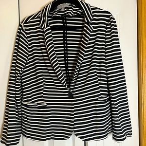 Size L, striped blazer with pockets. Super comfy